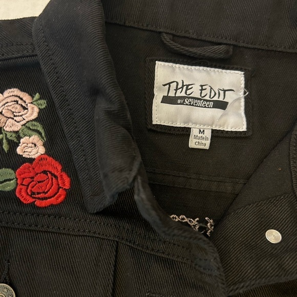 The Edit by Seventeen Love Me black jean jacket w/embroidered flowers Sz-M. W11 - Picture 10 of 14